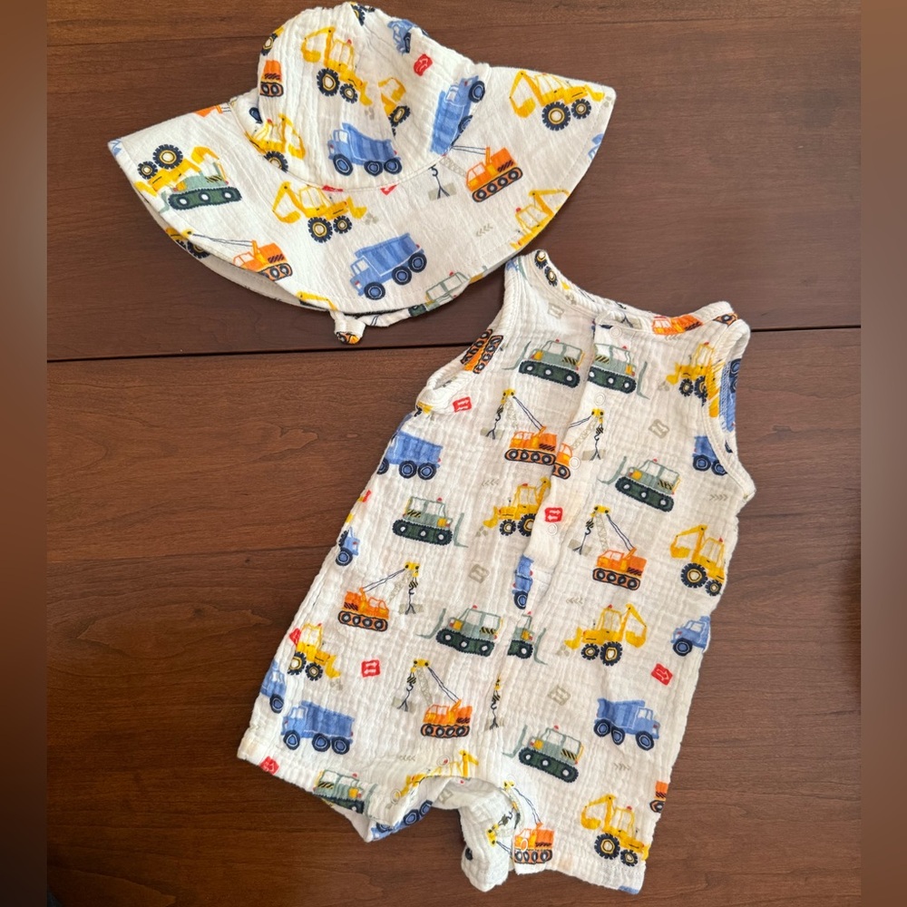 NWOT Angel Dear Muslin Sleeveless Short Romper AND Wide Brim Sun Hat 0-3 month